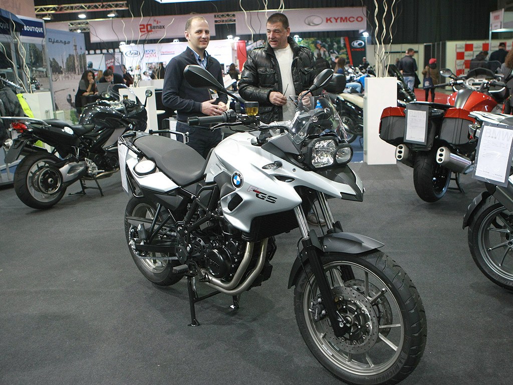 Щандове на Honda, Harley Davidson, Peugeot, BMW, МV Agusta, Kymco, Suzuki, Piaggio и вносители на аксесоари, резервни части, масла и консумативи за мотоциклети.