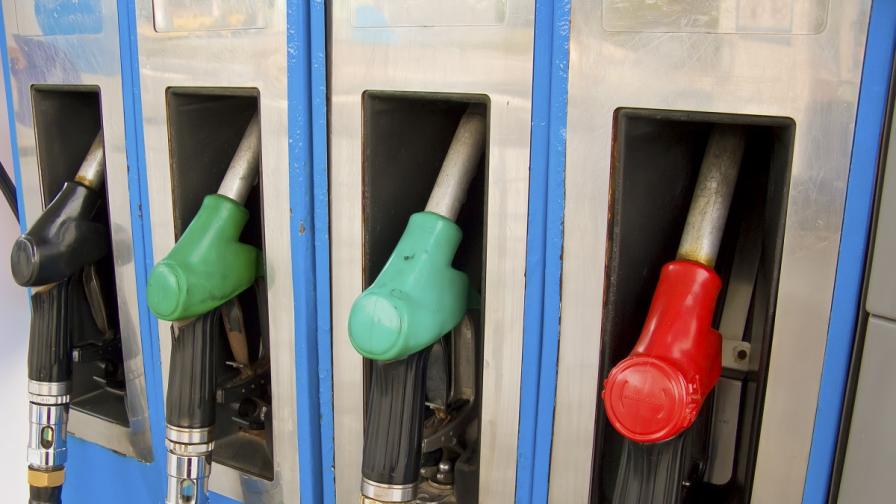Бензинът у нас - третият най-евтин в ЕС и на Балканите