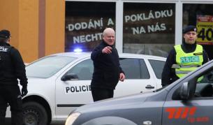 Чешката полиция щурмува къщата на стрелеца