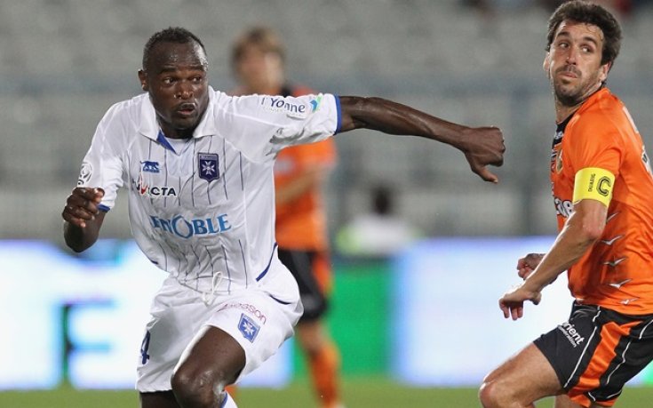 Дузпи класираха Оксер за полуфинал