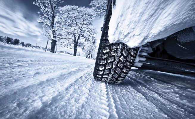 Автомобили закъсаха в Кърджалийско заради снега