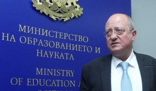 Министърът на образованието Тодор Танев