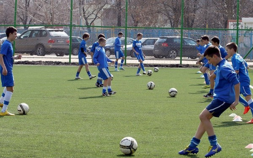 Левски срещу Милан на детски турнир в Италия