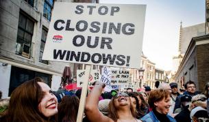 Проститутки в Амстердам на протест за витрини