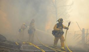 Пожар в Калифорния наложи евакуация на 200 къщи