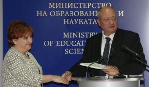 Танев: Фалшивите дипломи излагат онези, които са учили