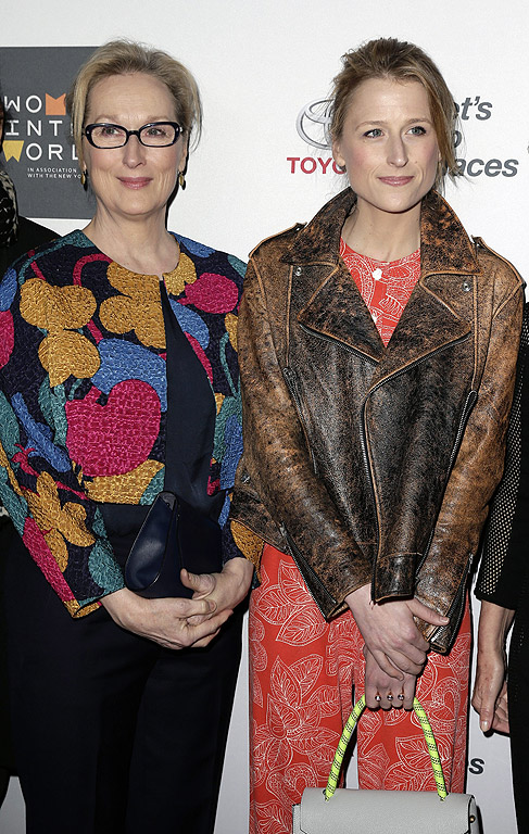 Американската актриса Мерил Стрийп и дъщеря й пристигнат на Шестата годишна Световна среща на жените на върха в Линкълн център в Ню Йорк, САЩ.