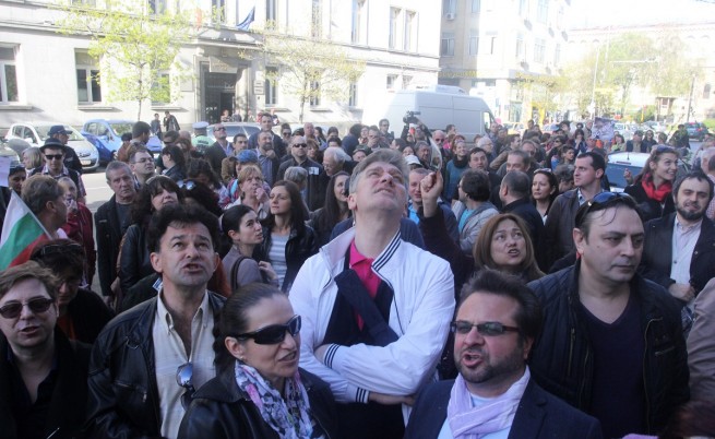 Стотици поискаха оставката на Вежди Рашидов на протест #ПейWithMe