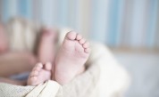 Зловещо откритие в Атина: Откриха замразено бебе в куфар