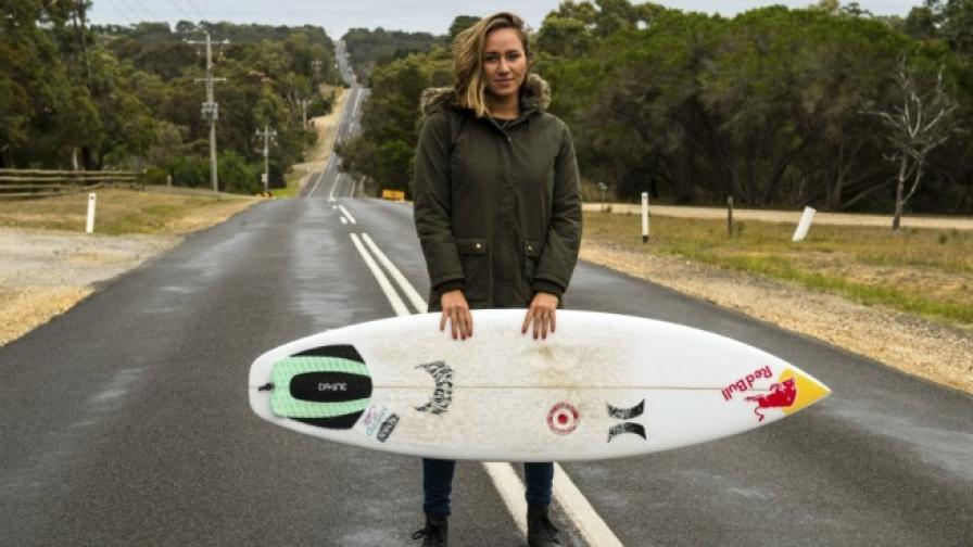 Кариса Мур – една жена в света на сърфа (видео)