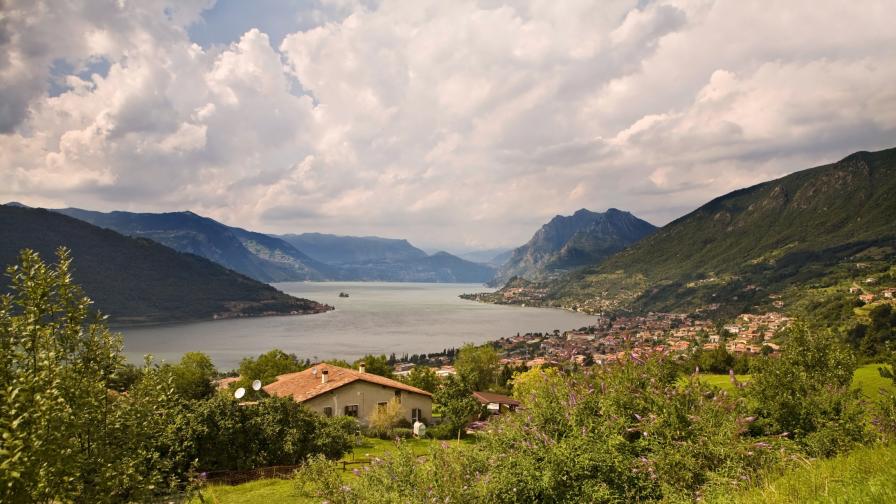 Кристо ще направи "златни" пътеки на италианско езеро