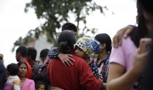 Целият свят се стича на помощ след труса в Непал