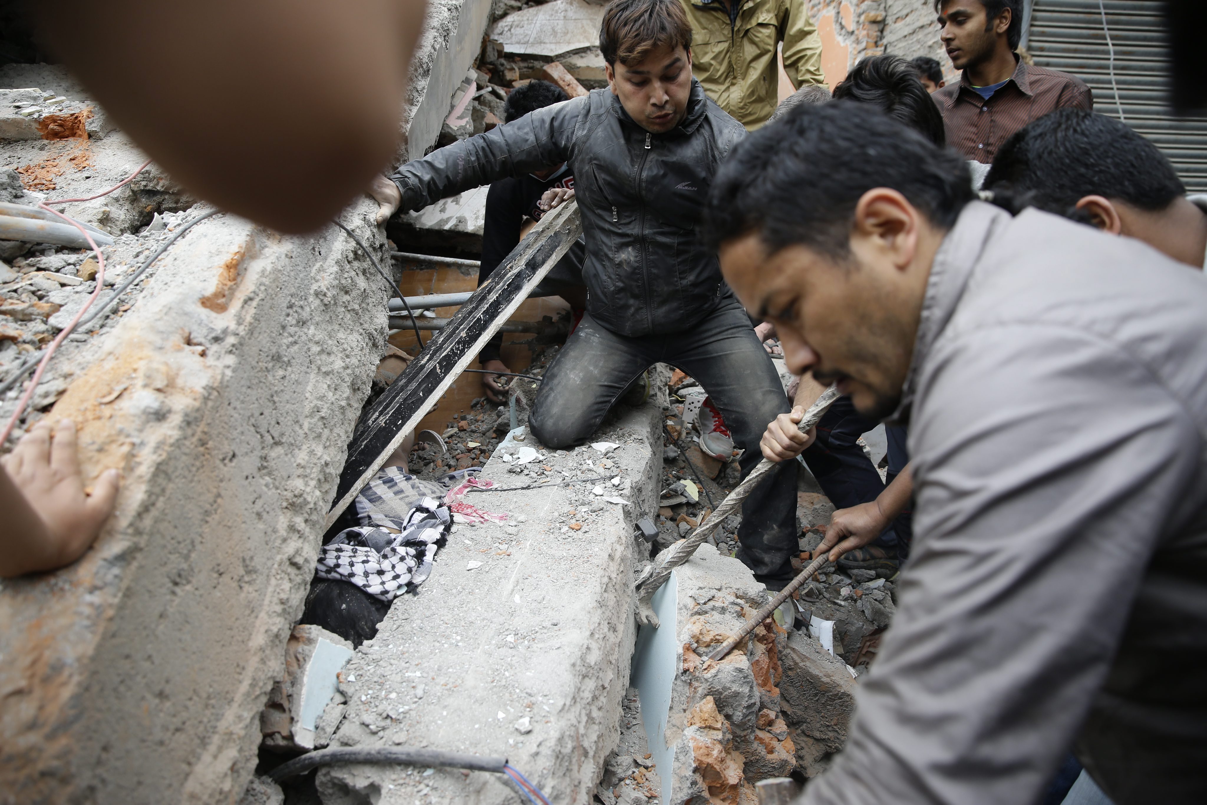Силно земетресение бе регистрирано тази сутрин близо до столицата на Непал, причинявайки големи материални щети, като срутени стени и сгради. Има и жертви. Първият трус, както и над 20 вторични, са усетени и в Северна Индия