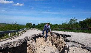 Миков: Не съм в Катманду, а на международен път