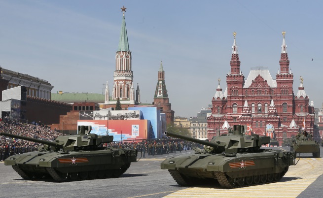 Най-новият танк на Русия спря на репетиция за парада в Москва