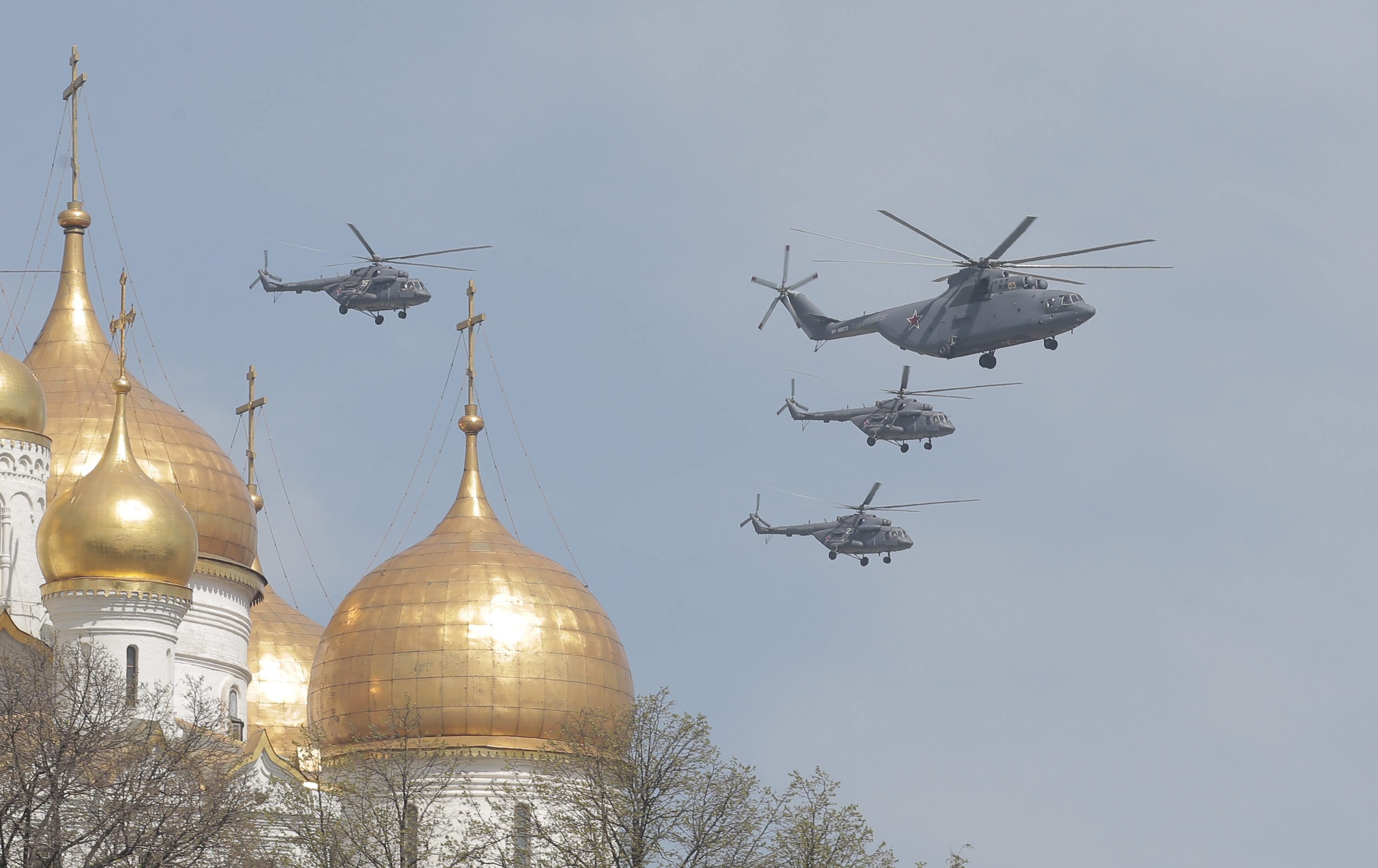 Във въздушната част на Парада на победата участваха над 140 самолети и хеликоптери - два пъти повече от миналата година