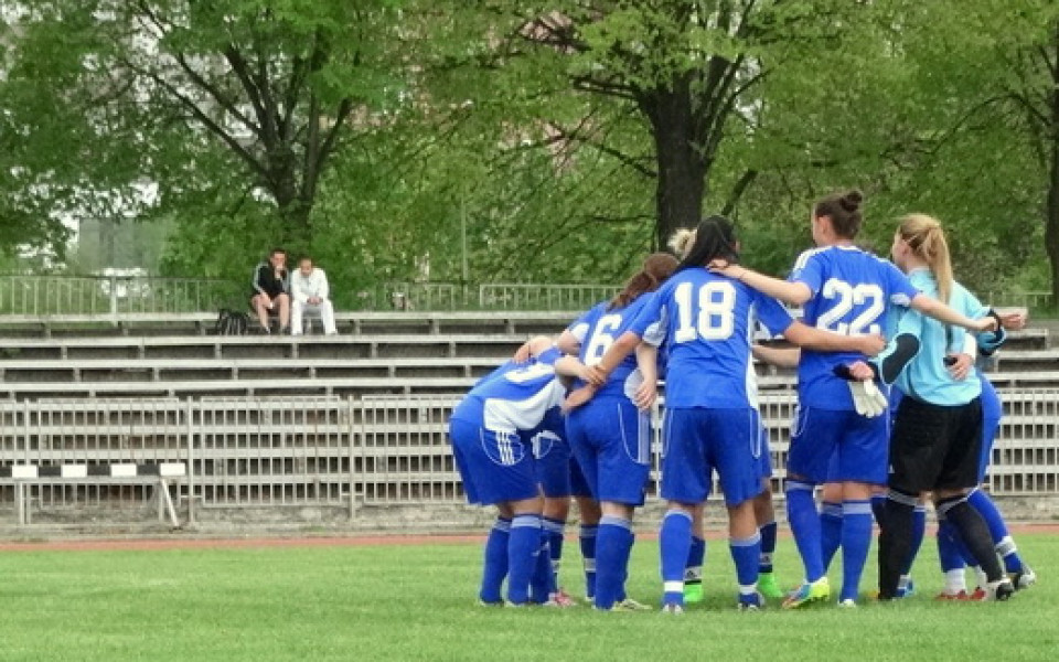Женският футболен отбор на НСА с 12-a титла от държавния шампионат