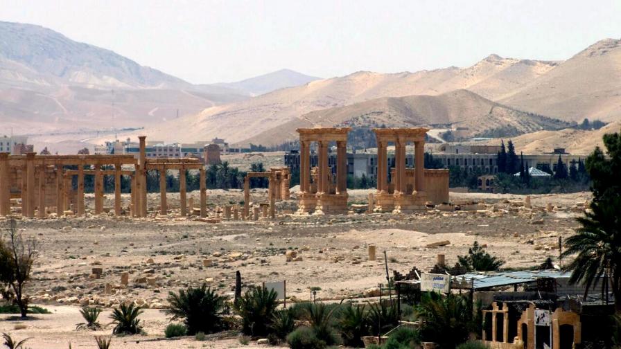 Ужас в Палмира: ИД претърсва къщи и стреля в упор
