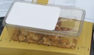 Кутията с камъни, която вече пътува към Брюксел