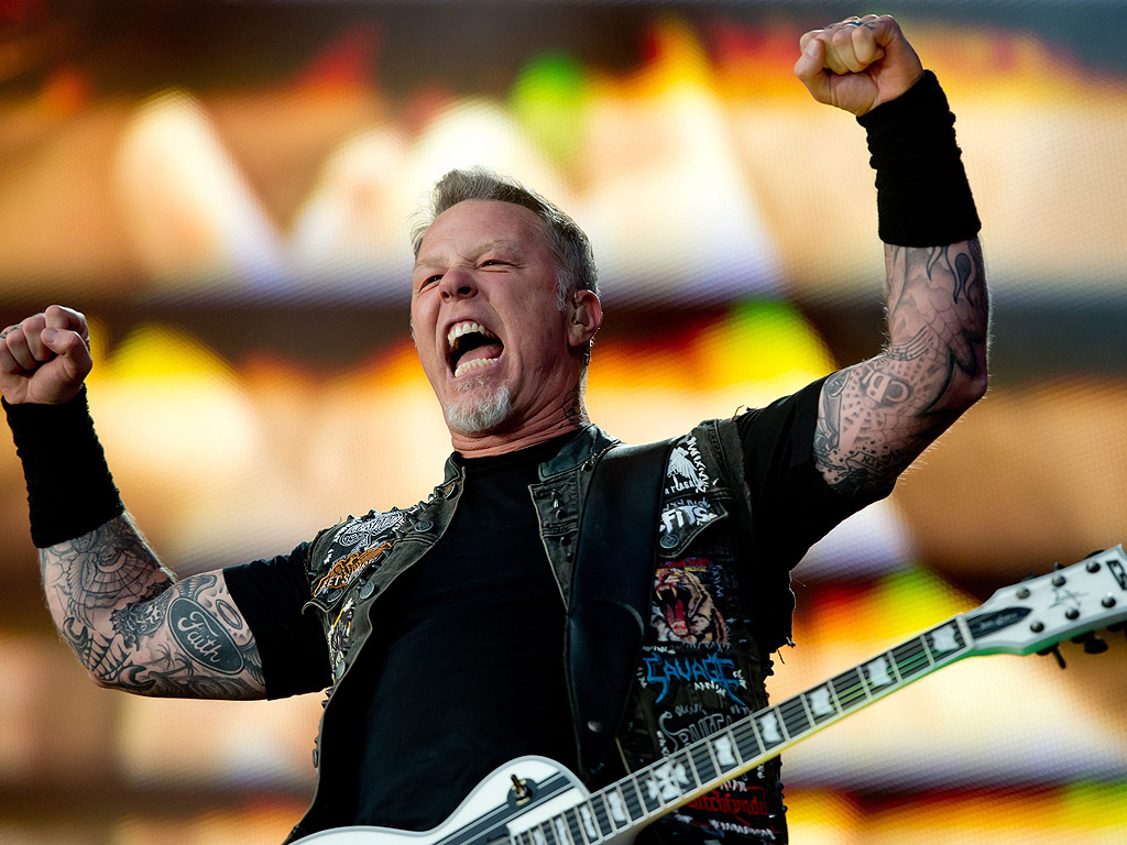 Джеймс Хетфийлд от Metallica на сцената на музикалния фестивал Rockavaria в Мюнхен, Германия