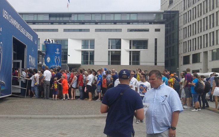 Билет „на черно“ за финала в ШЛ? Задели 4 бона...
