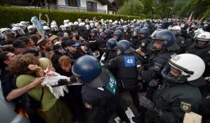 Хиляди протестираха преди срещата на Г-7