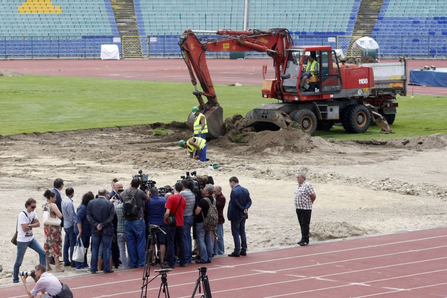 Красен Кралев инспектира националния стадион1
