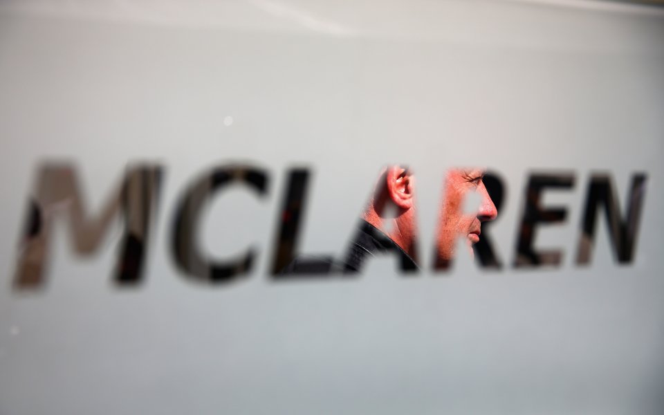 Макларън отказа да вини Хонда за проблемите