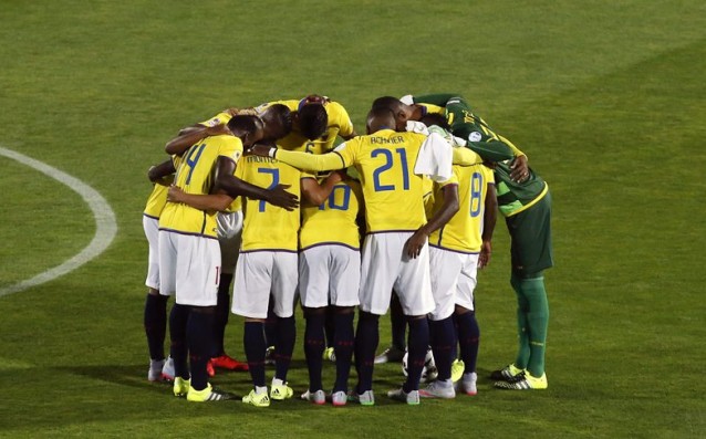 Футболната федерация на Еквадор обяви че изхвърля петима футболисти от
