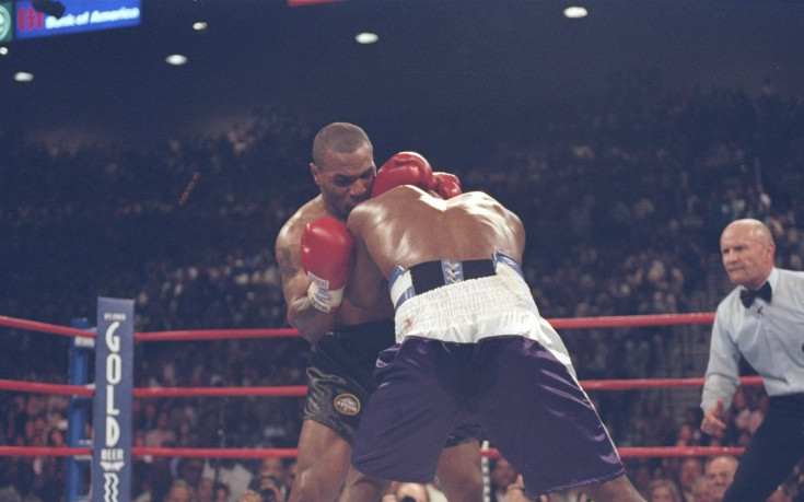 Преди 18 години Майк Тайсън отхапа ухото на Холифийлд