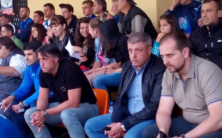 Новите босове на Левски гледат 