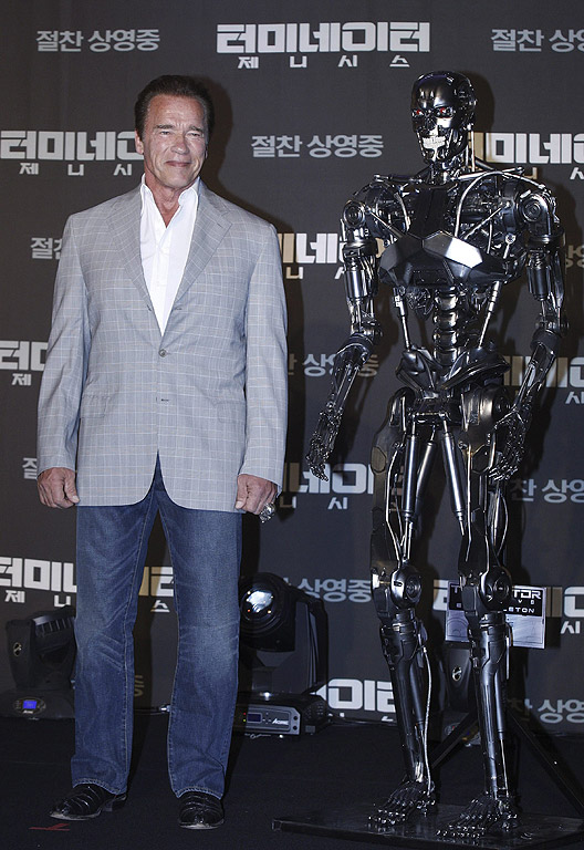 Роденият в Австрия актьор Арнолд Шварценегер по време на премиерата на "Терминатор Genisys" в Сеул, Южна Корея. Филмът ще се гледа в южнокорейските кина от 02 юли.