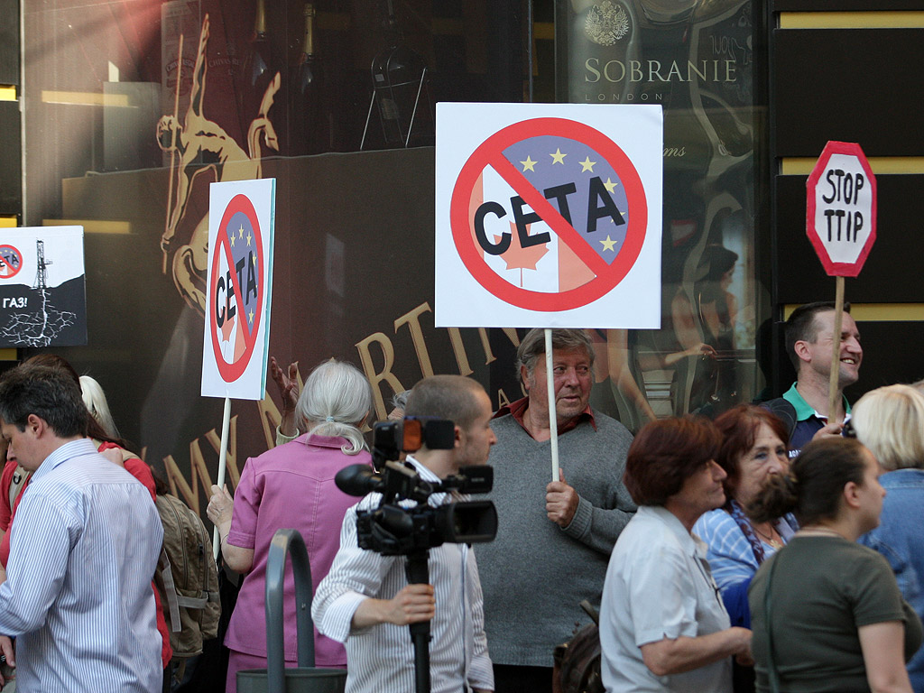 Протест в София срещу ТПТИ пред сградата на Европейската комисия