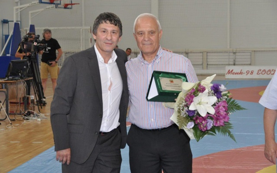 СНИМКИ: Пищен купон за юбилея на треньора Иван Гарабитов