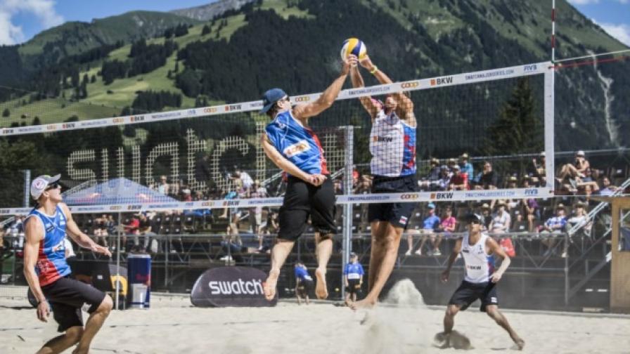 Плажен волейбол в подножието на Алпите (видео)
