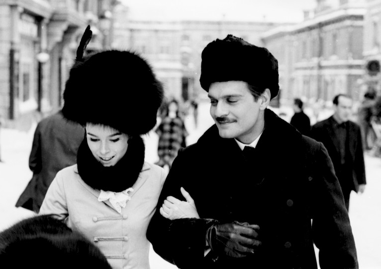 Омар и дъщерята на Чарли Чаплин Жералдин по време на снимките на филма "Д-р Живаго", 1965