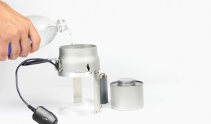 Candle Charger зарежда смартфони с ток от пламък