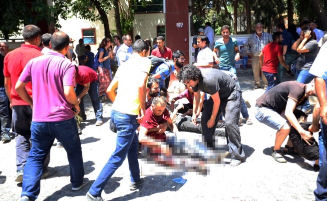 Турското правителство обвини ИД за атентата в Суруч