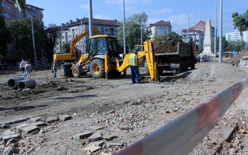 Спират движението около Руски паметник за 20 дни