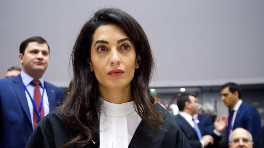 Съпругата на Джордж Клуни ще защитава сина на Кадафи