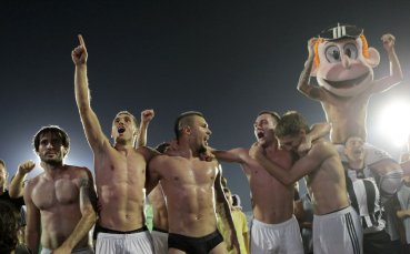 СНИМКИ: Луда радост за Партизан, Божинов остана по гащи