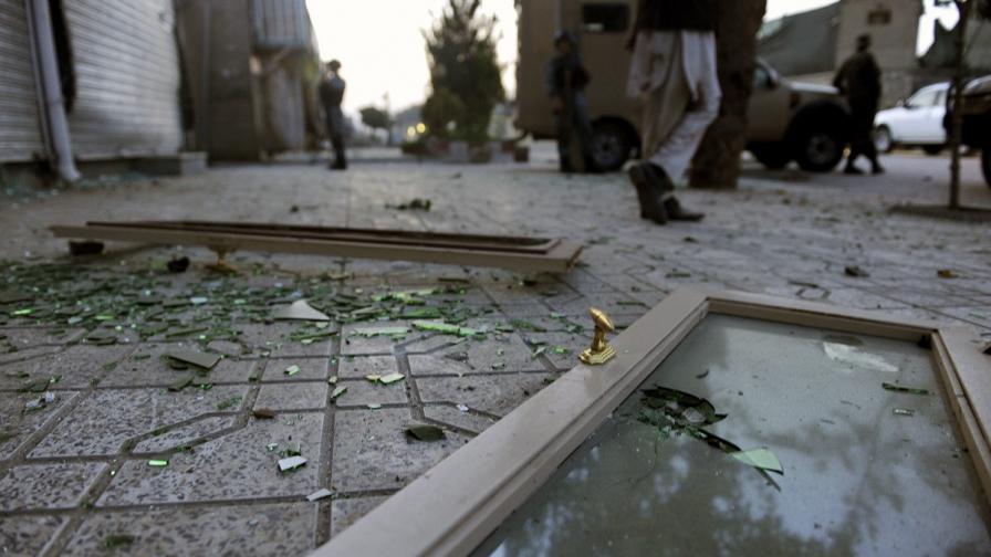 Над 20 жертви при самоубийствен атентат пред полицейска академия в Кабул