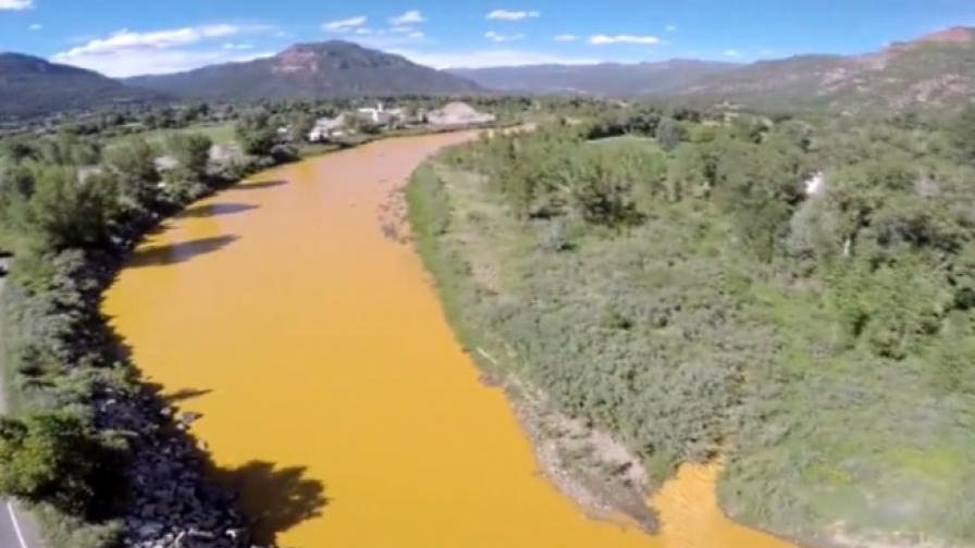 Замърсената река Анимас в Колорадо (видео)
