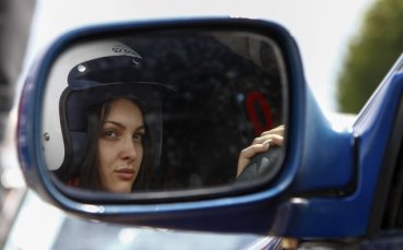 Жена - дрифт пилот се пуска в планинско състезание