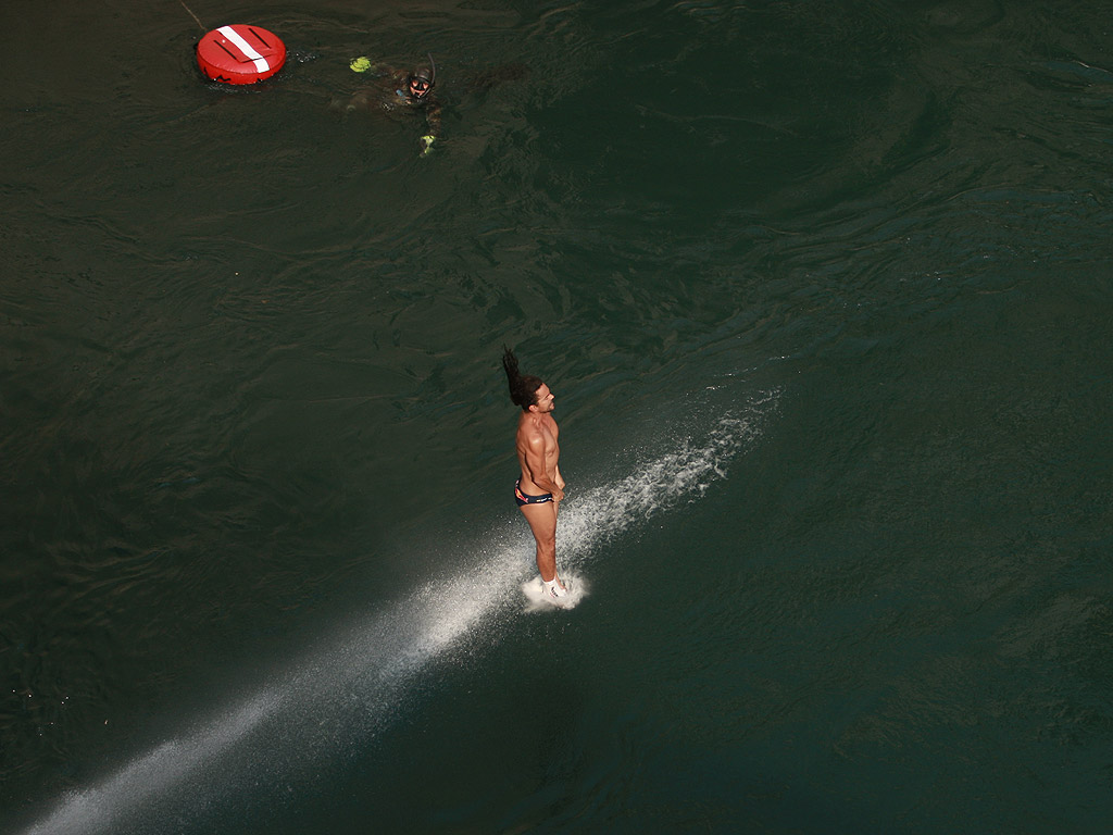 Ден първи от Red Bull Cliff Diving World Series в Мостар /Босна и Херцеговина