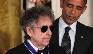 Боб Дилън с президента на САЩ Барак Обама