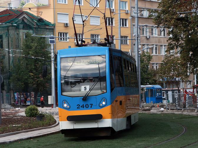 руски паметник трамвай зелни релси