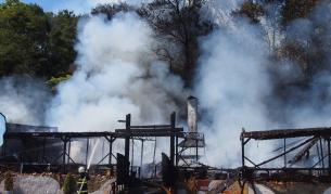 Пожар изпепели заведение на крайбрежната алея във Варна