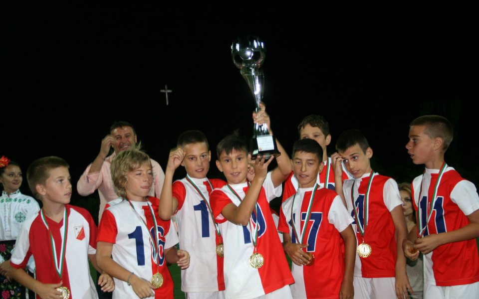 Войводина спечели 2 купи на детски турнир в Благоевград