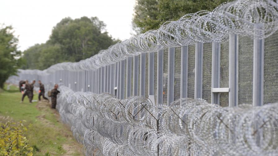 Хърватия отказва мигранти, Унгария вдига нова ограда